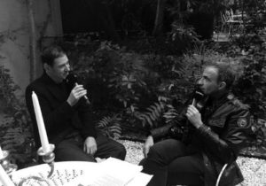 Etienne Daho et Nikos Aliagas dans les jardins de l'Hôtel Particulier à Montmartre - photo 2017